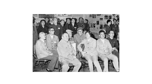 布赫、郝建秀同志來我校視察工作