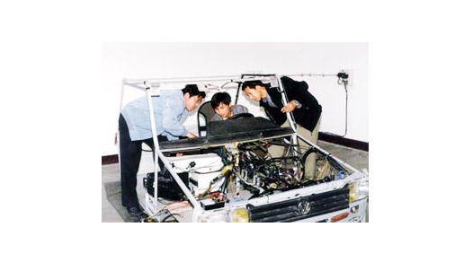 自行研制的桑塔納轎車空調系統(tǒng)及全車電路模擬教具