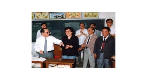 部長黃鎮(zhèn)東、內(nèi)蒙自治區(qū)副主席沈淑濟慰問藏班師生