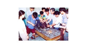 教師指導學生做后橋調整實驗